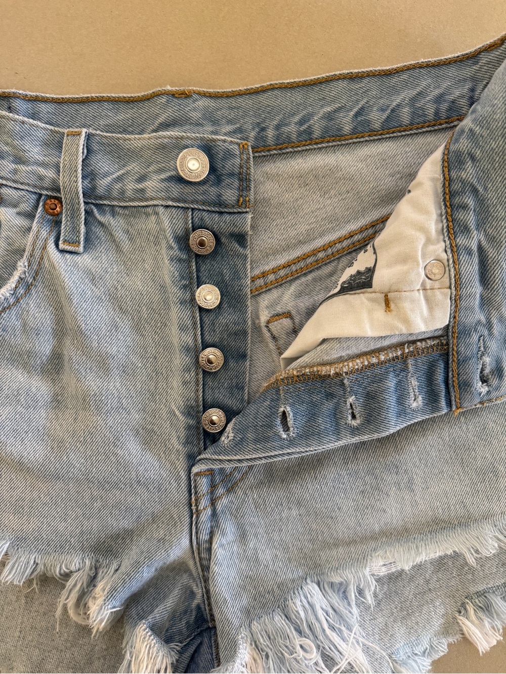 Levi’s 501 Light Wash Cutoff Shorts – Size W28 - Picture 4 of 5